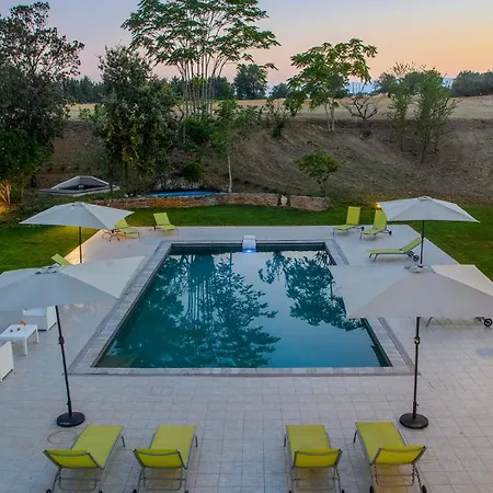 Villa Ardente 12&1, Emma Bellante
