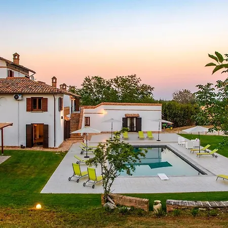 Villa Ardente 12&1, Emma Bellante
