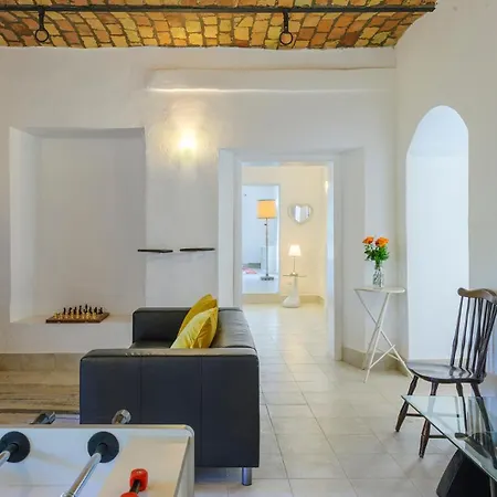 Villa Ardente 12&1, Emma