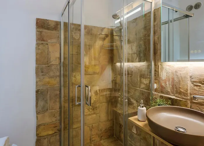 Ardente 12&1, Emma Villa