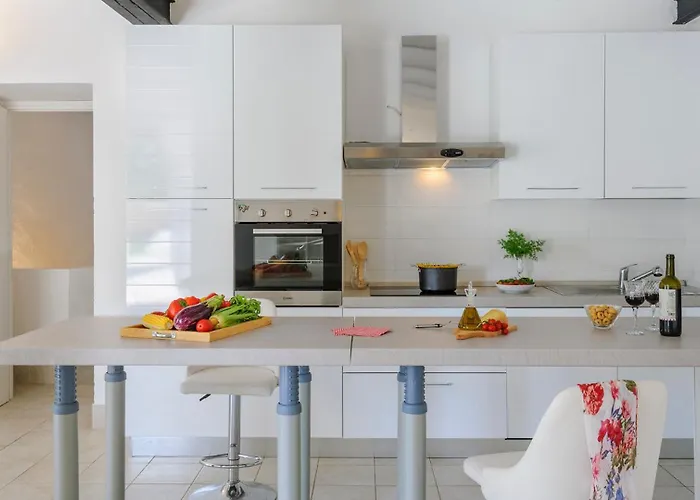 Villa Ardente 12&1, Emma Bellante